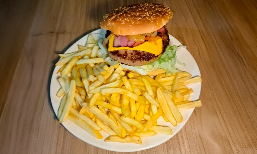 Image 8: Menú para 2 o 4 personas con entrante, principales, postres y bebidas