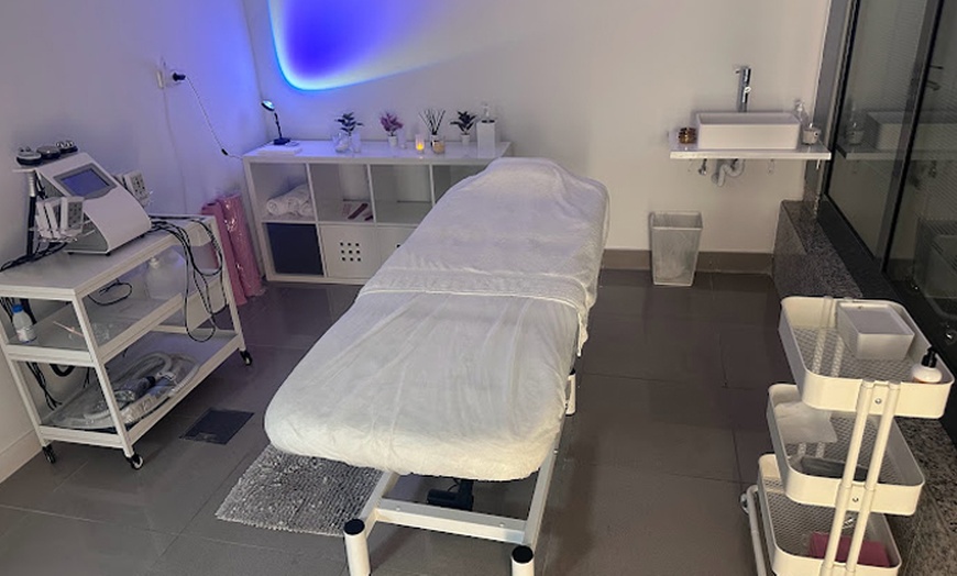 Image 5: Limpieza facial exprés con masaje kobido, radiofrecuencia y más