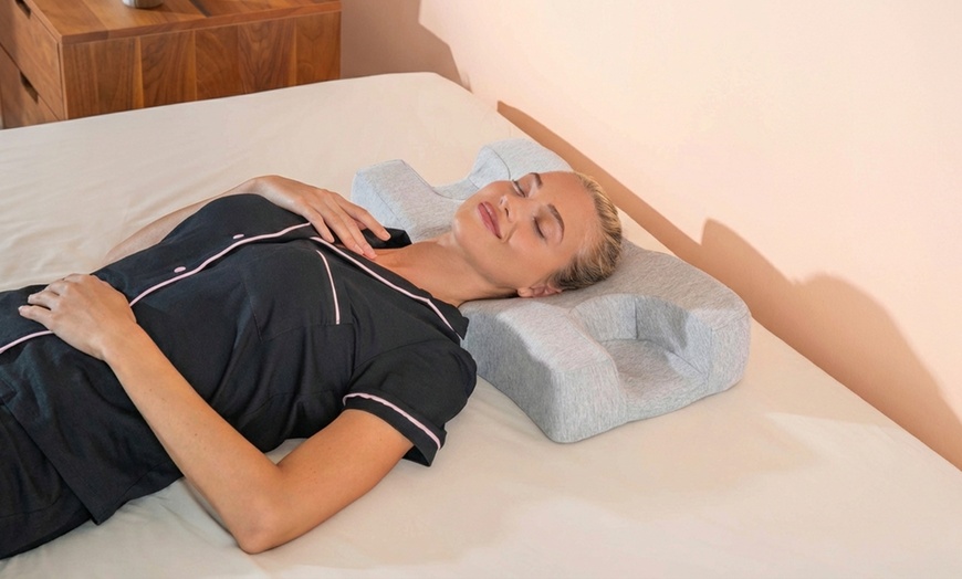 Image 3: Anti-Wrinkle Memory Foam Pillow