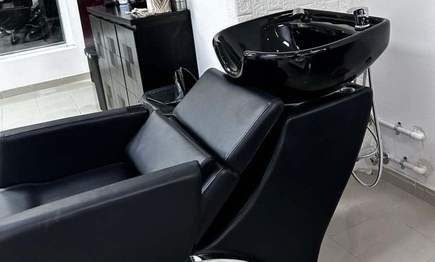 Image 4: AED 100,150, or 200 Gift Voucher Towards Any Beauty Service