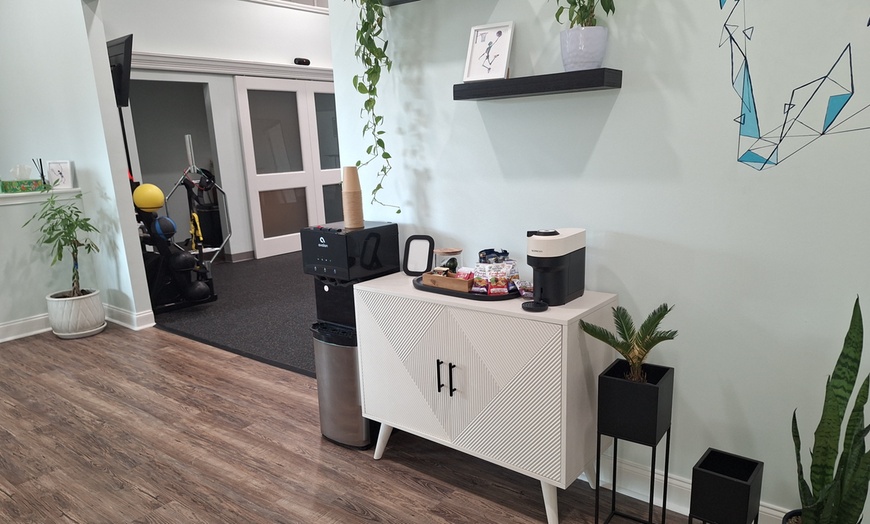 Image 2: Unwind Together with One 60 or 90 Minute Couple's Massage