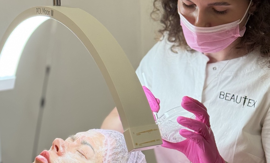 Image 1: Oczyszczanie twarzy: manualne lub kombinowane z peelingiem