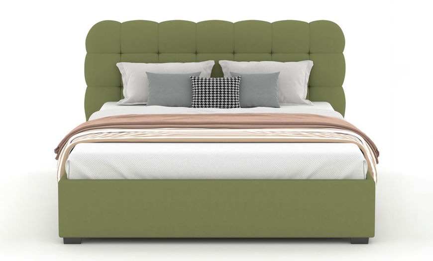 Image 13: Lit coffre "Juneau" en velours, design nuage, de la marque Kocoon