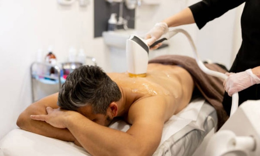 Image 2: 1, 3 o 5 sesiones de depilación láser en zona a elegir