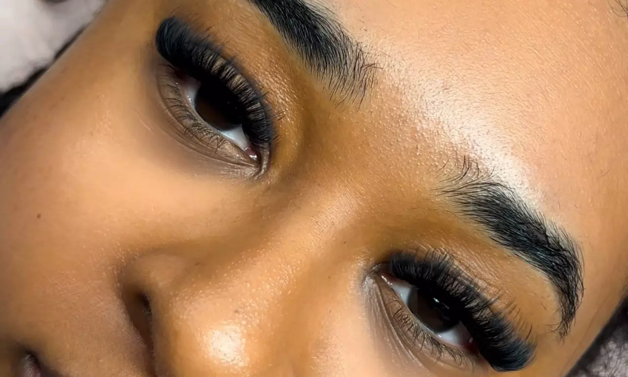 Get a Glamorous Look with Full Hybrid or Volume Set with a 2-Week Fill