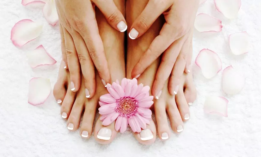Image 1: Manicura o pedicura normal o semipermanente con diseño en 1 uña