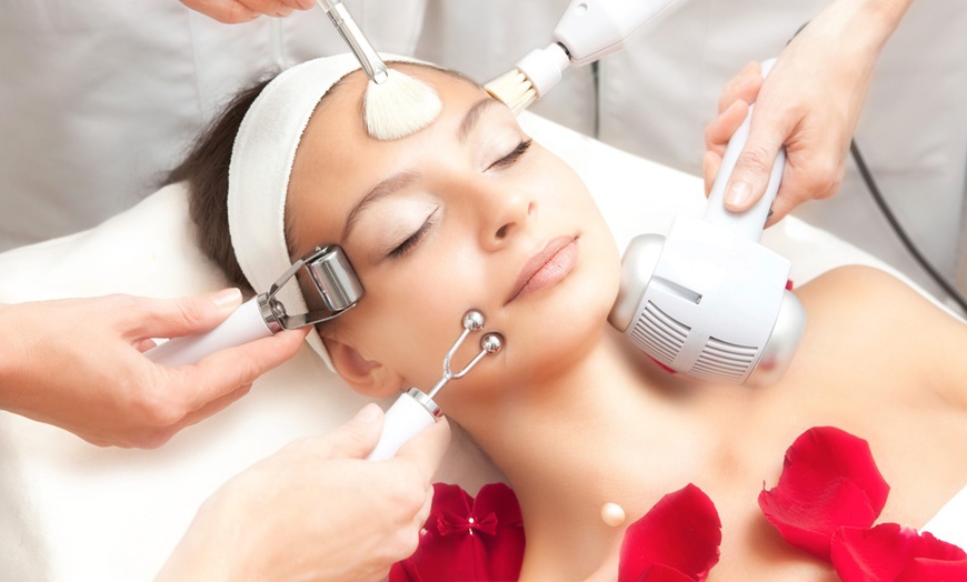 Image 2: Limpieza facial profunda y opción a radiofrecuencia, vitamina C y más