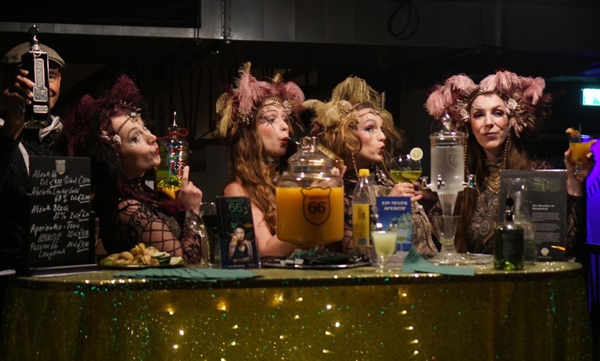 Image 3: Märchenshow für Erwachsene: Frack & Spitzenhöschen Episode #16