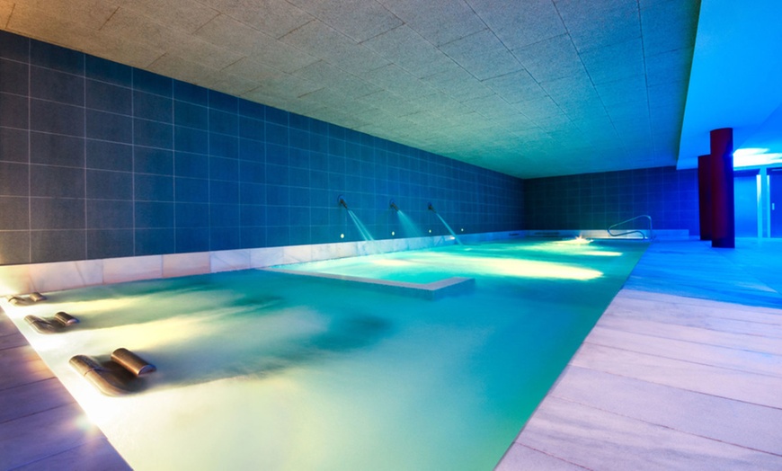 Image 1: Circuito termal de 60 minutos o rituales con agua del manantial