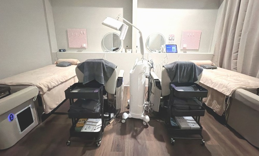 Image 7: VIP or Classic Head Spa for 1-2 w/Massage on Neck & Scalp + Hair Steam
