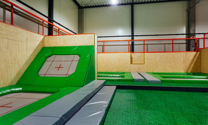 Image 5: Godzinne wejście dla 1-4 osób do Parku Trampolin Jump Arena 