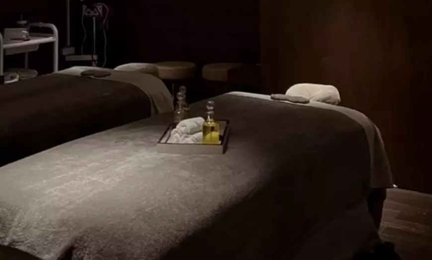 Image 17: Masajes y rituales con aceites, infusión o vino  