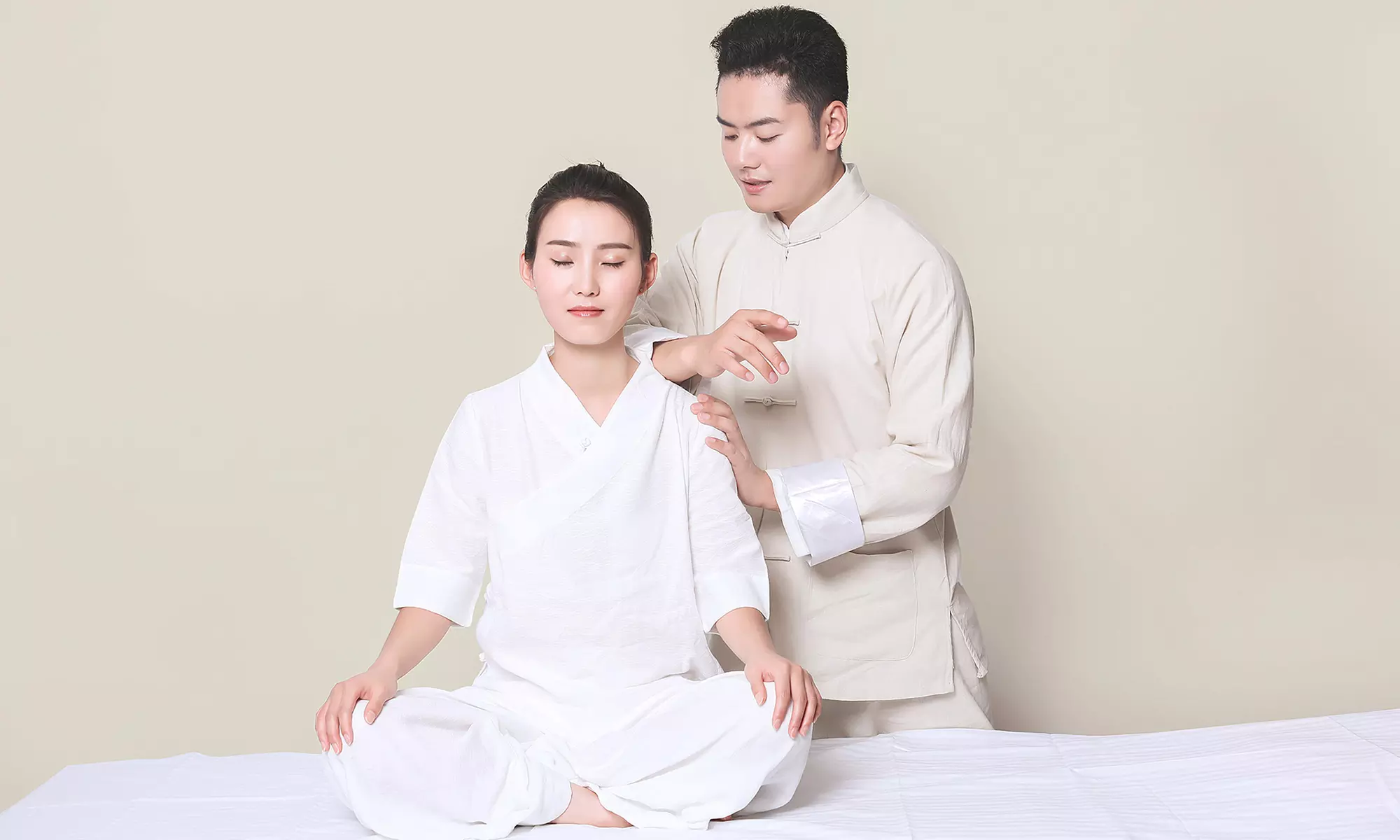 Massage Bliss: Solo & Couples Sessions for a Deep Relaxation! 