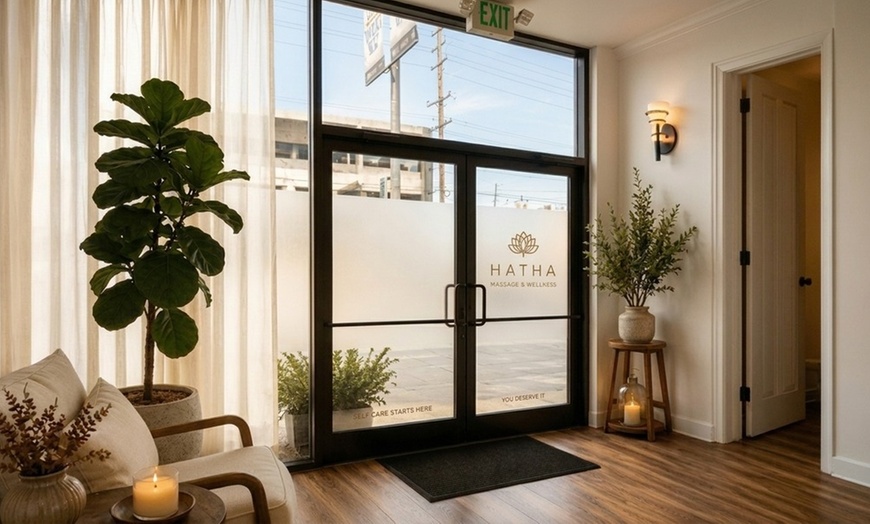 Image 6: 30, 60, or 90-Min Couples Full Body Massage