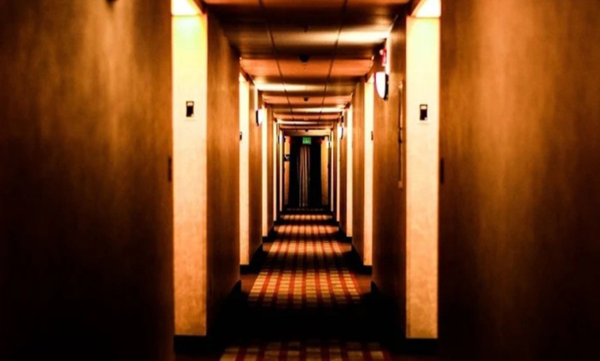 Image 3: Resuelve el misterio: escape room de 60 minutos para hasta 6 personas 