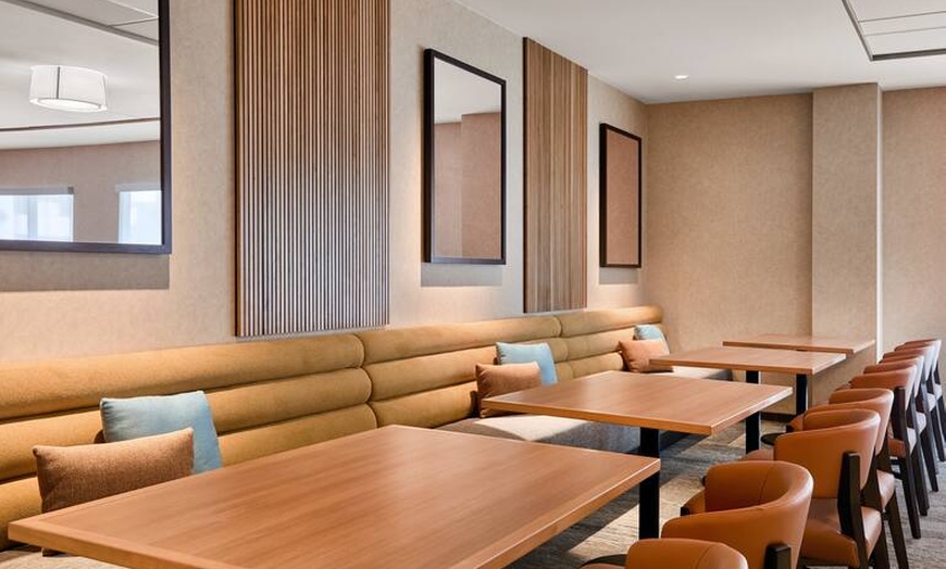 Image 10: Comfortable Budget Hotel Near LAX With Parking Included