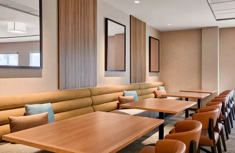 Comfortable Budget Hotel Near LAX With Parking Included
