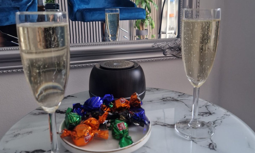 Image 6: Pack de bienestar: tratamientos capilares, faciales y masaje corporal