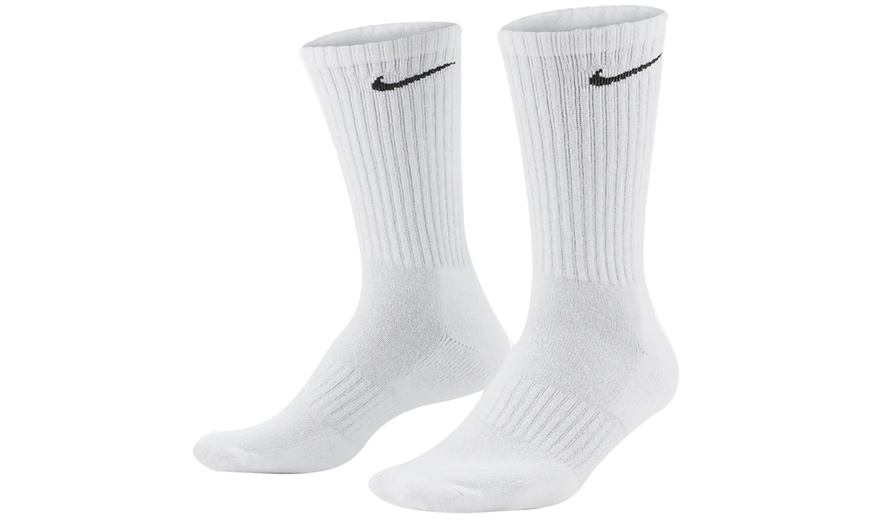 Image 8: Three-Pack Nike Men's Everyday Cushioned Socks 