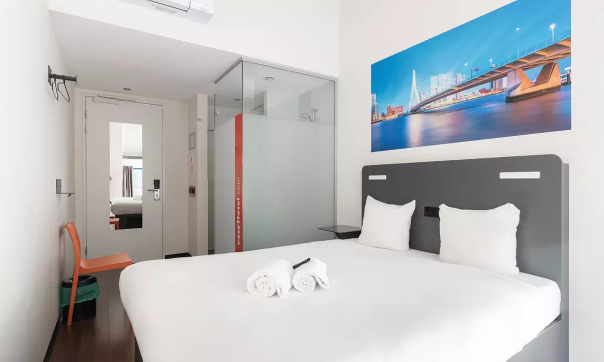Rotterdam: Zimmer nach Wahl inkl. spätem Check-out für 2 Personen im easyHotel Rotterdam - Primary Image