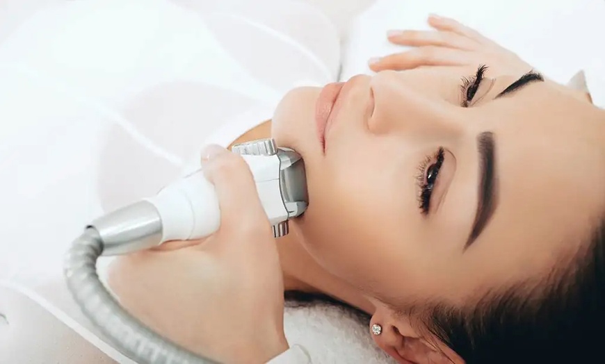 Image 2: Soin du visage au choix avec Triaesthetic