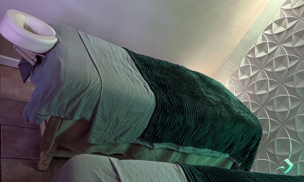 Full Body Relaxing & Deluxe Massage Sessions (60 or 90 Minutes)