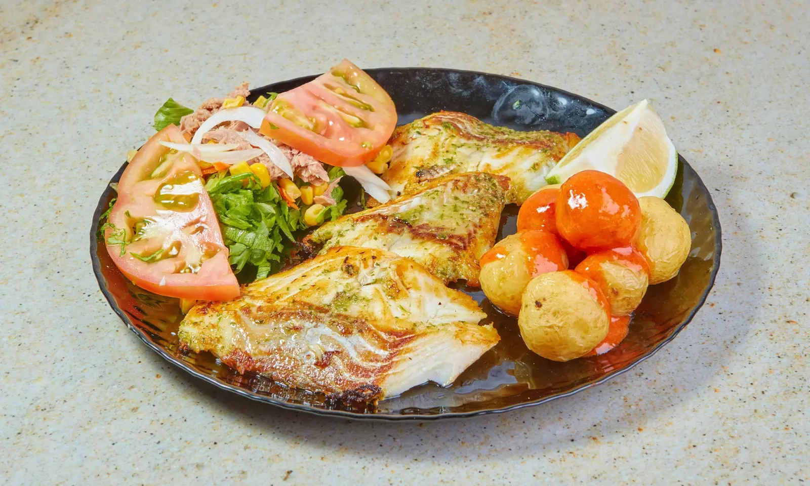 Menú para 2 o 4 personas con entrantes, principales, postres y bebida