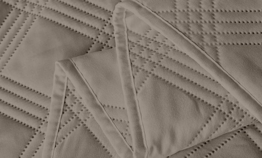 Image 9: Couvre-lit léger matelassé "Birmingham" en satin