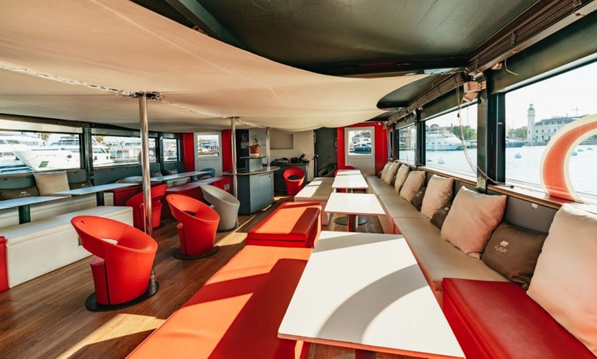 Image 5: Paseo en catamarán con baño en alta mar y bebida para niño o adulto