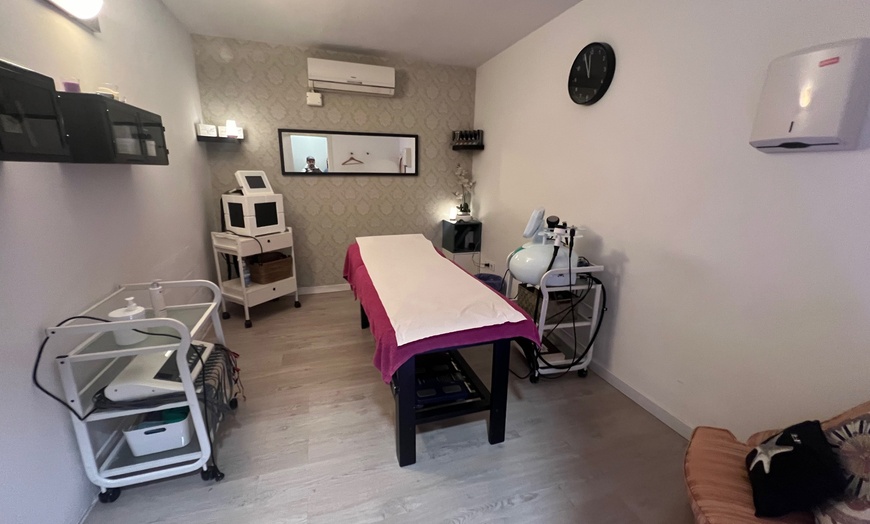 Image 2: Masaje de 30 o 50 minutos a elegir para 1 persona 