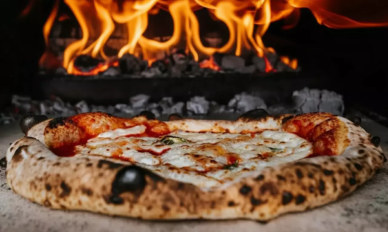 ✨Authentic Italian Dining + Wine/Beer/Soft Drink for Up to Eight People