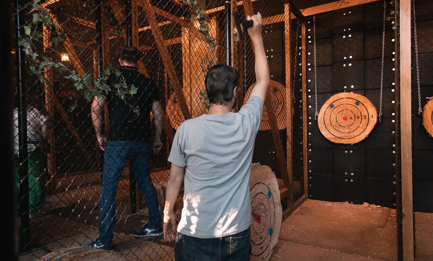 Image 7: Woodcutter: Axtwerfen auf Premiumniveau – purer Spaß mit der Axt