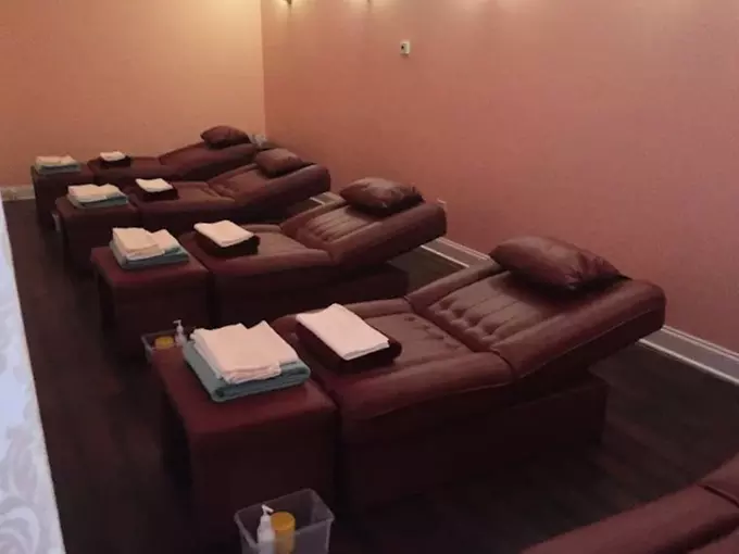 Relax & Unwind: 50 or 70-Minute Signature Body Massage with Hot Stone 