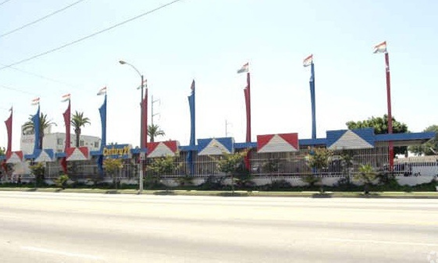 Image 3: Express Full Service or Unlimited Diamond Car Wash Options