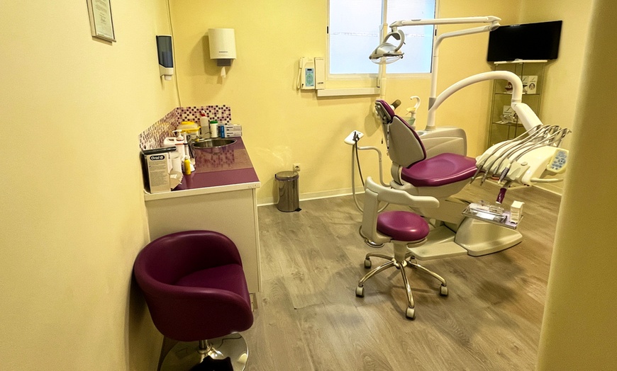 Image 3: Limpieza bucal con ultrasonidos y opción a curetaje de 1 o 2 arcadas