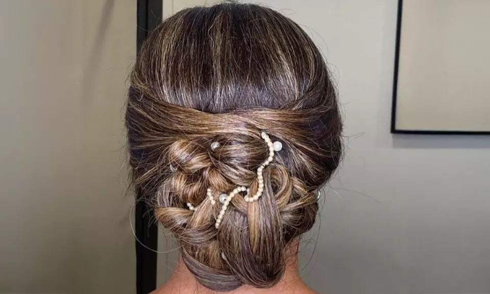 Sesión de peluquería completa con opción a tinte de raíz o mechas