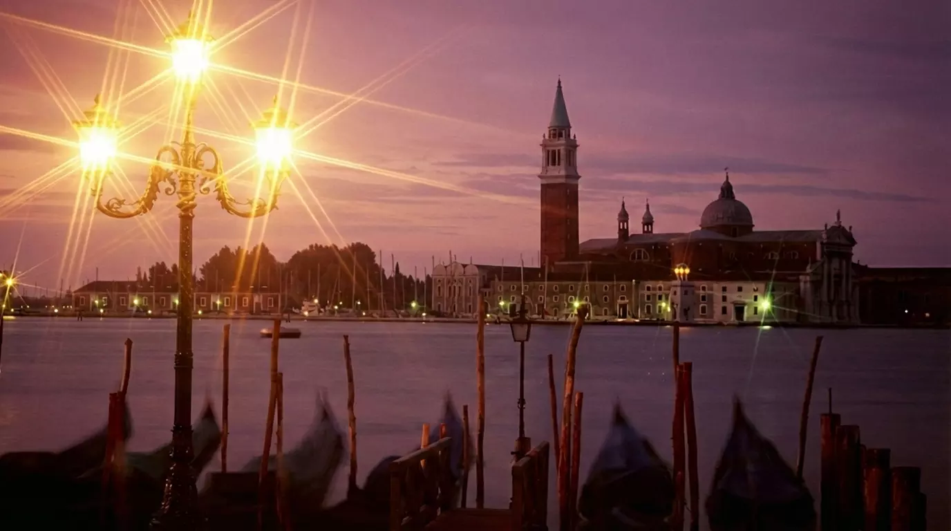 ✈ Venice: Relax Up to 4 Nights with Return Flights