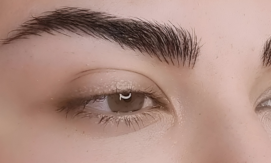 Image 13: Stralende blik met permanente make-up: voor je ogen of wenkbrauwen