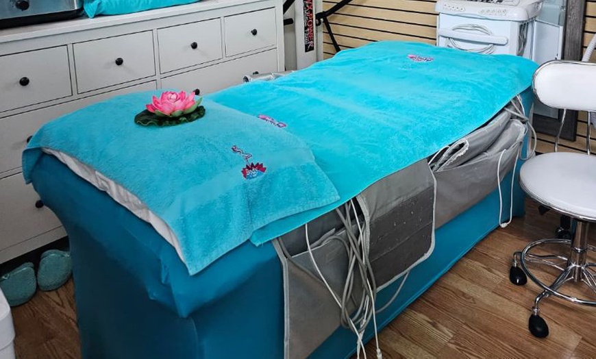 Image 5: Unwind with a 60 Minute Therapeutic, Aromatherapy, Hot Stone Massage