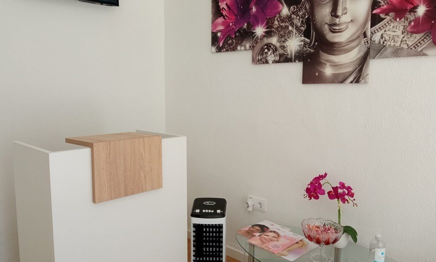 Image 3: Mesoterapia facial o capilar, o infiltración facial con exosomas 