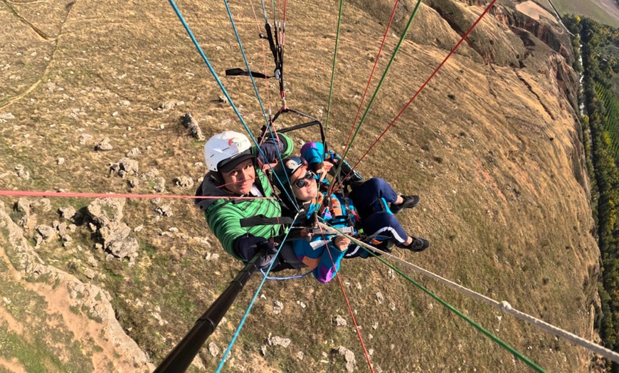 Image 7: Vuelo biplaza en parapente con profesional para 1 o 2 personas 