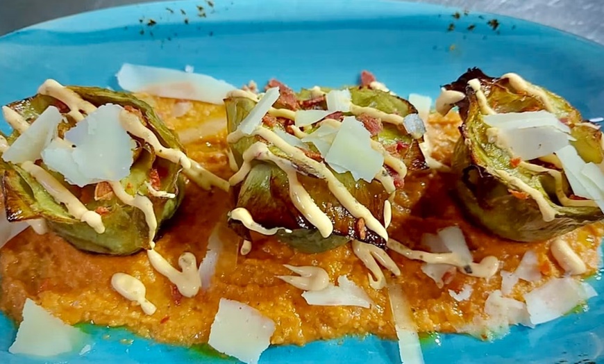 Image 17: Menú para 2 o 4 con entrantes, principales, postres y bebidas 