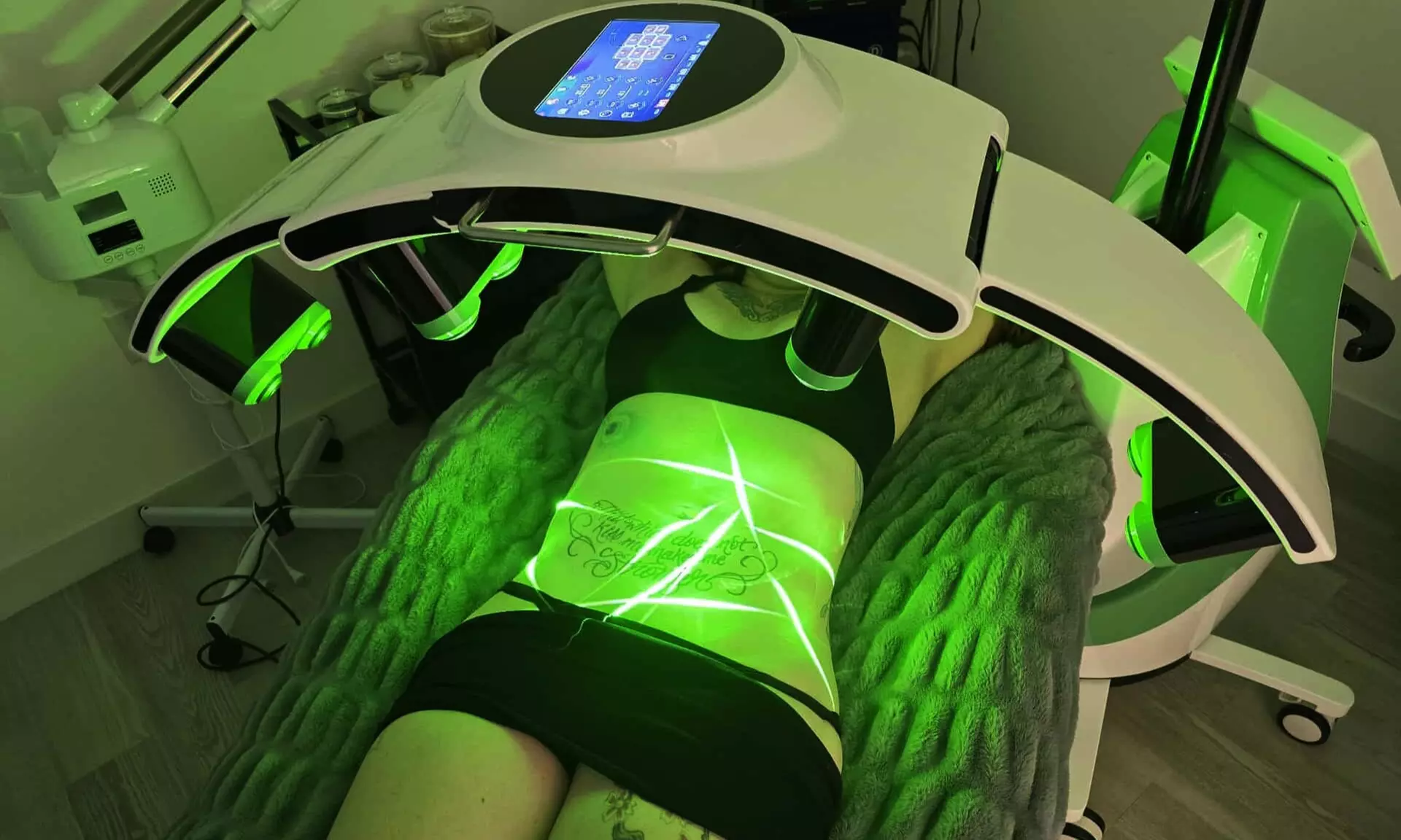 Transform Your Body with One, Three or Six Sessions Emerald Laser Lipo