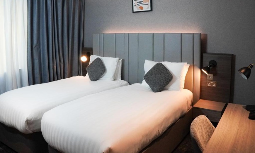 Image 6: Kingston: One or Two Nights Stay 