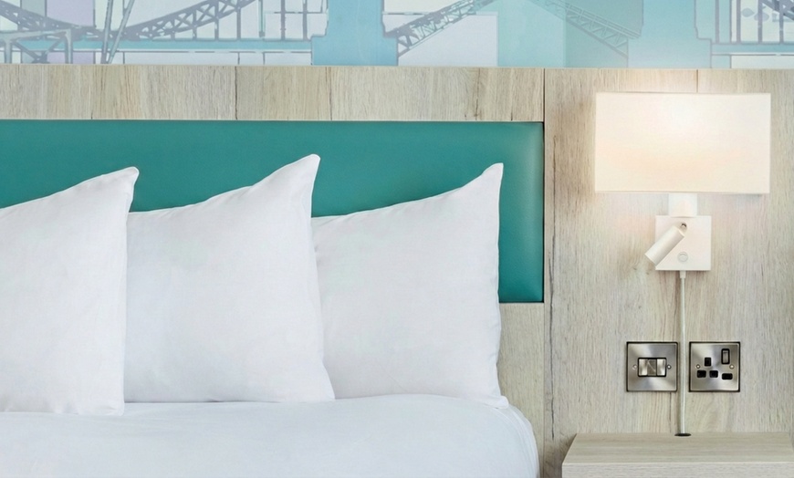 Image 5: Croydon: Double / Twin Room with Breakfast & Welcome Drink