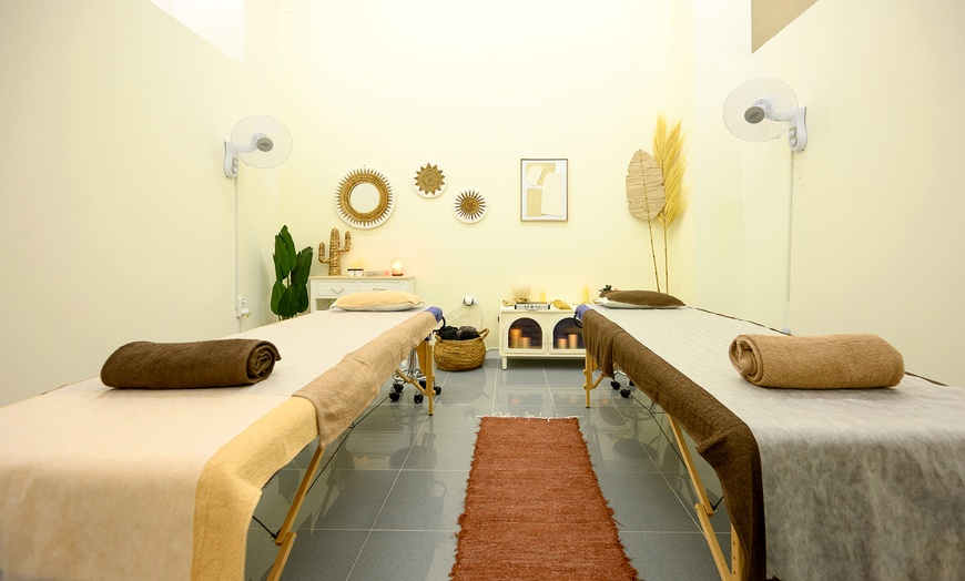 Image 4: Masaje tailandés individual o en pareja de 60 minutos 