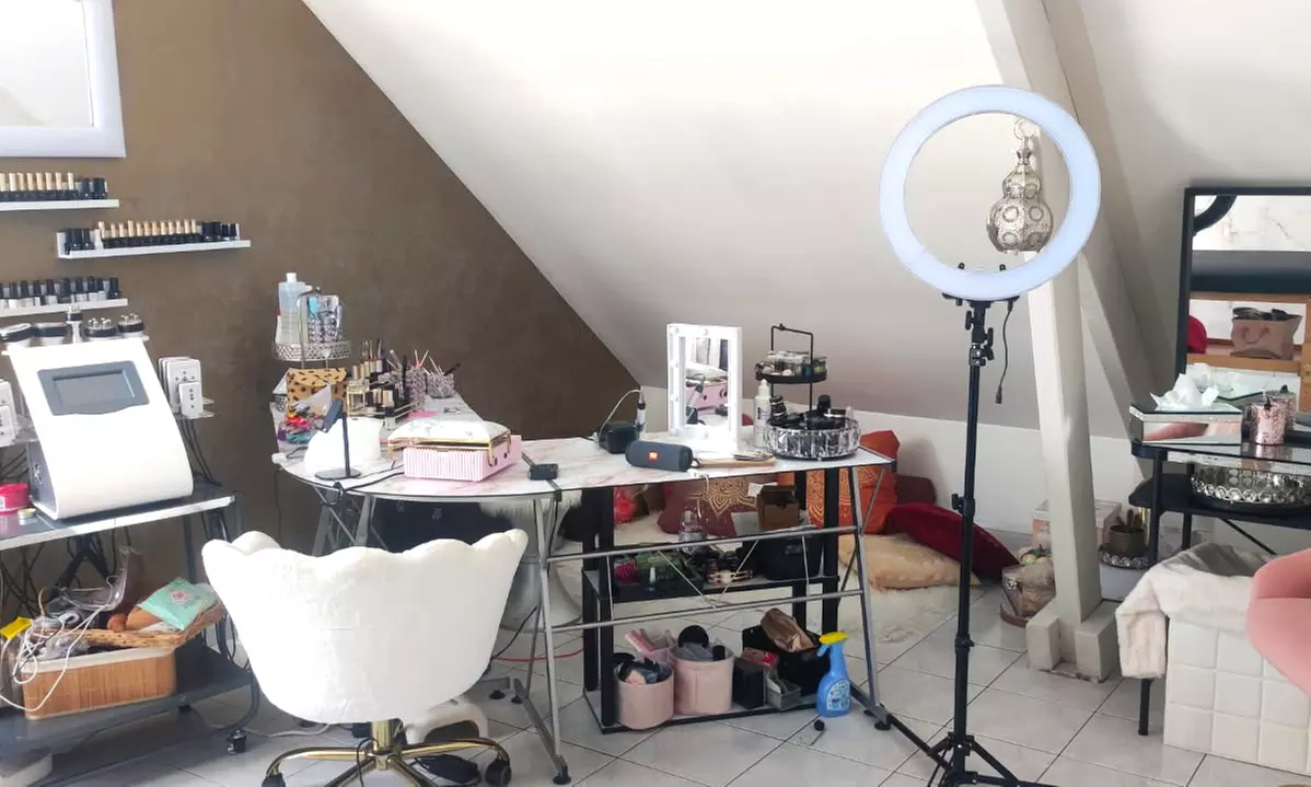 Beauté des pieds avec pose semi-permanente à Thiani Beauty