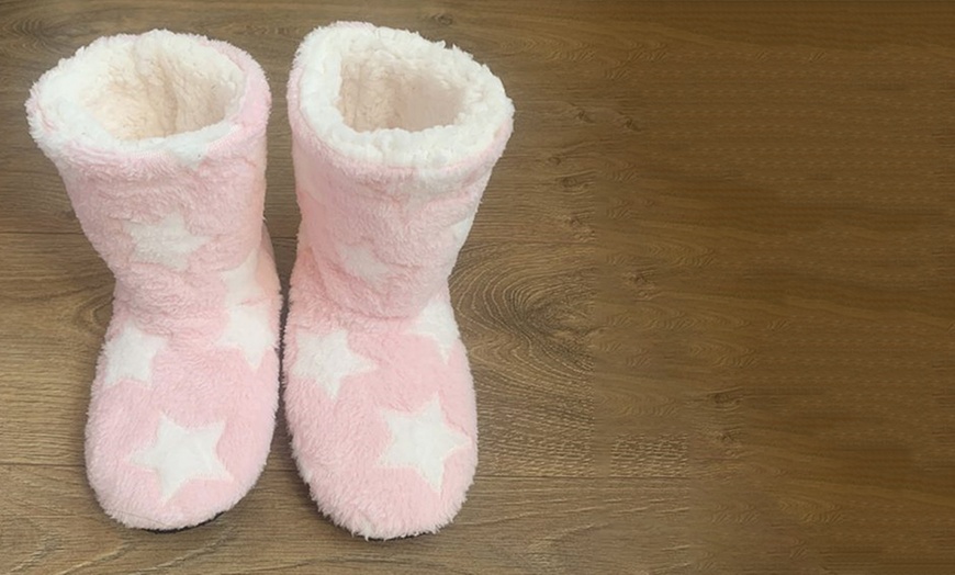 Image 5: One Pair of Women's Non-Slip Fluffy Floor Socks