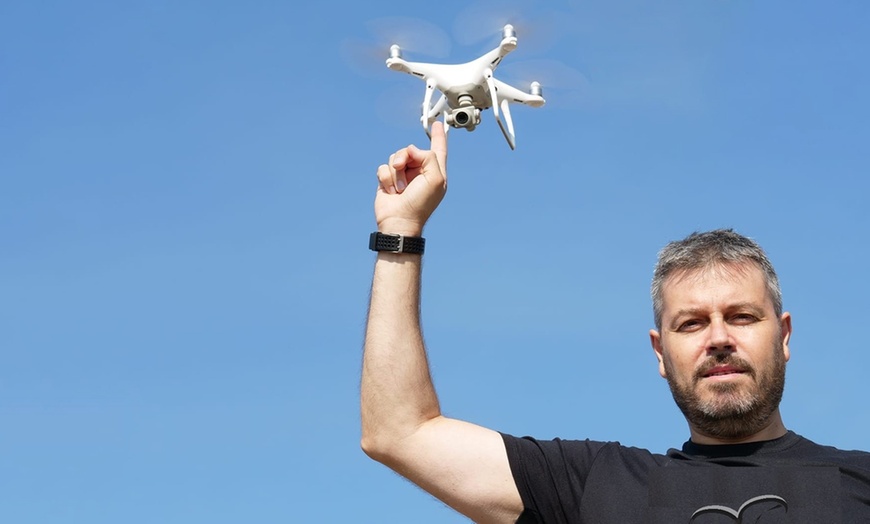 Image 4: ¡Conviértete en un as del cielo con nuestro curso de piloto de drones!