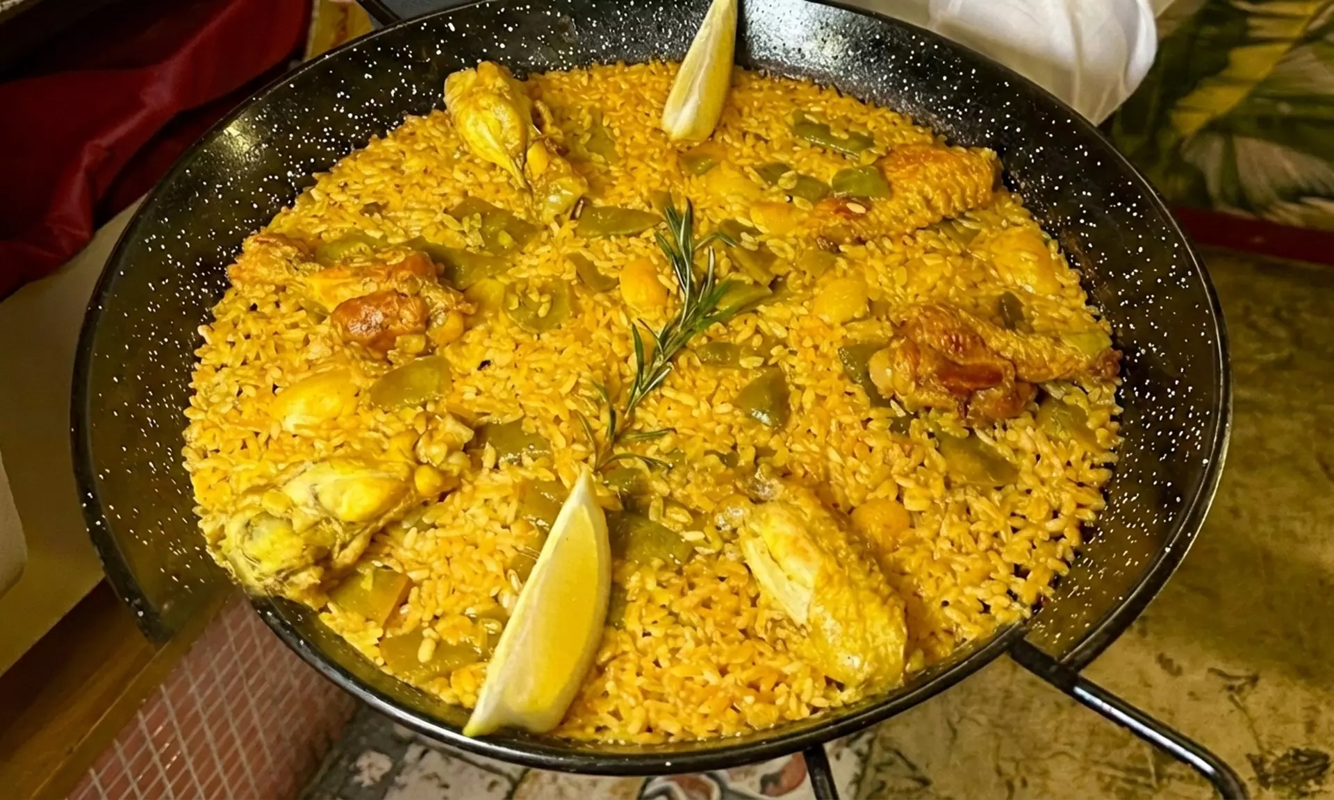 Menú VALOO para 2 o 4 personas en plena plaza del Ayuntamiento